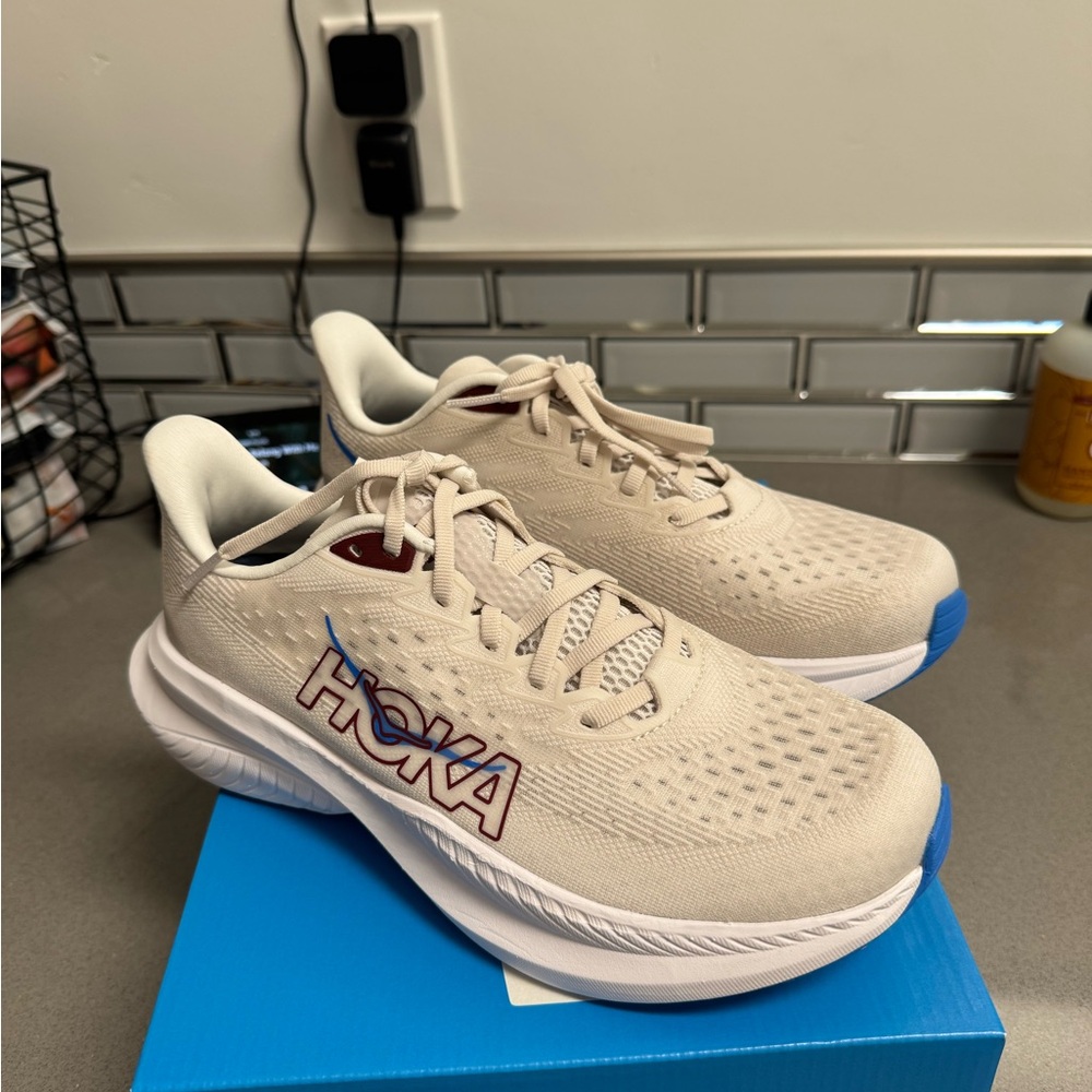 Hoka Mach 6 in Blue and White New In Box Size 9